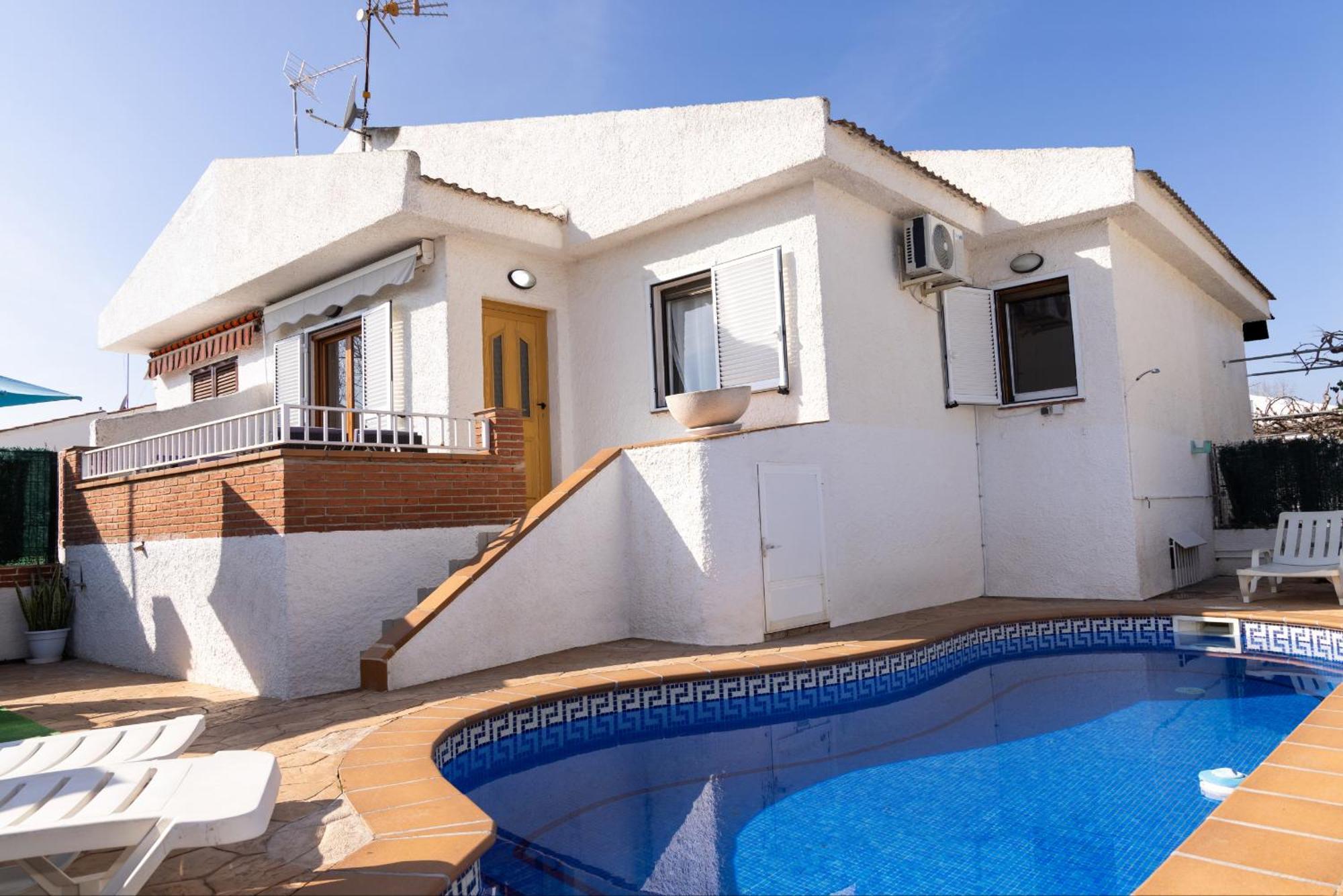 Ferienhaus Camins - Casa En Con Piscina Privada Riumar
